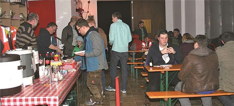 Die Freiwillige Feuerwehr Waldorf feierte in diesem Jahr ihr Neujahrsgrillen im Gerätehaus.WK