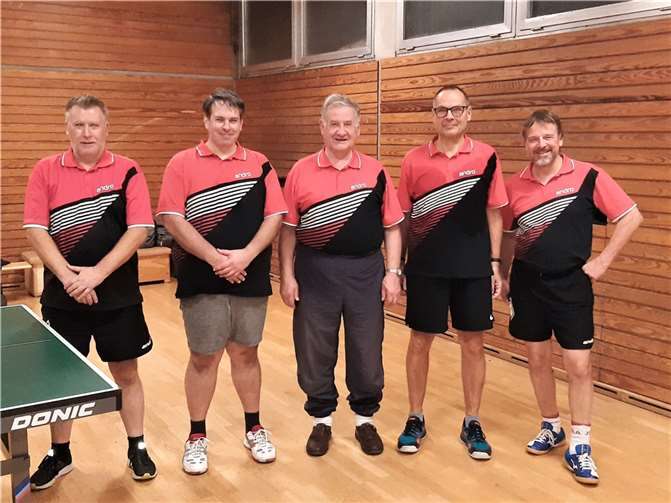 Die Freizeit-Tischtennismannschaft des SV Urmitz.  Foto: privat