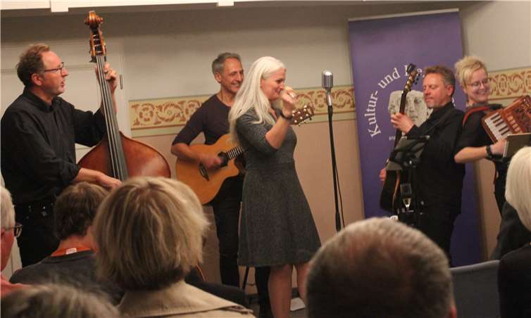 Die Freude am Musizieren der Gruppe Nid de Poule war beim Auftritt zu spüren und begeisterte die Zuhörer. privat