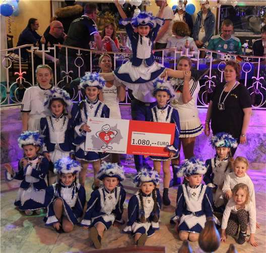 Die Freude am Tanz verbindet über die Grenzen von Herkunft und Handicaps hinweg: Die Minifunken der Schinnebröder sind ein Beispiel für gelungene Integration und Inklusion. Das wurde von der Spendenaktion der Kreissparkasse mit einem großzügigen Zuschuss honoriert. privat