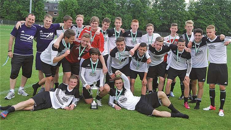 Die Freude bei Team, Trainer und Betreuern war riesig. privat