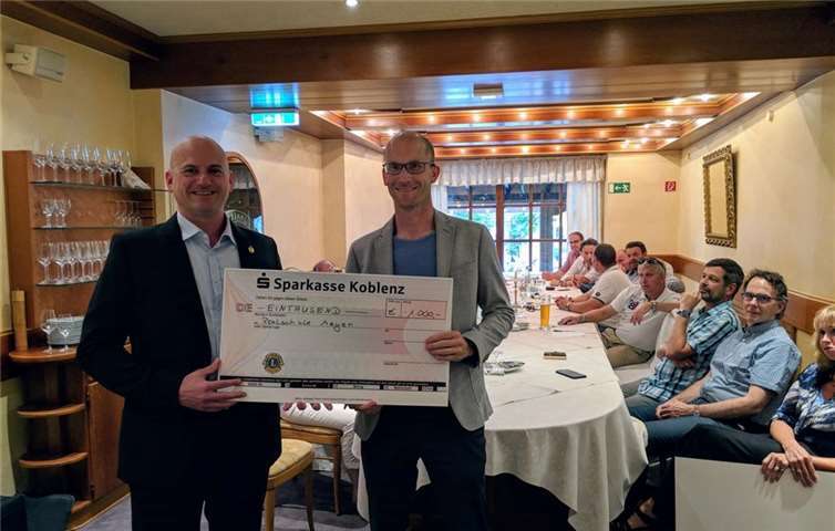 Die Freude bei der Albert-Schweitzer-Realschule plus über die großzügige Unterstützung des Lions Clubs Dieblich war groß. privat