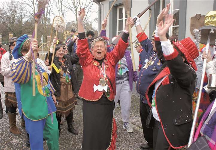 Die Freude bei der Möhnen-Vorsitzenden Elsbeth Müller und ihren Mitstreiterinnen war groß.