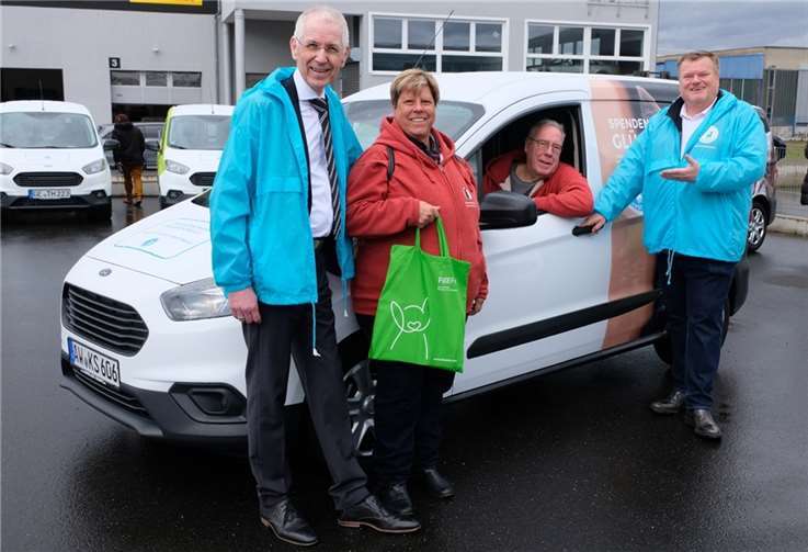 Die Freude bei der Übergabe war groß.  Foto: Deutscher Tierschutzbund