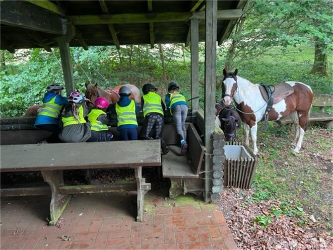 Die Freude der Kinder, die ganz viel Spaß auf dem Hof und mit den Pferden hatten, war grenzenlos.  Foto: VFD RLP 