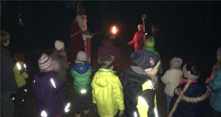 Die Freude der Kinder war groß, als sie den Nikolaus endlich gefunden hatten.privat
