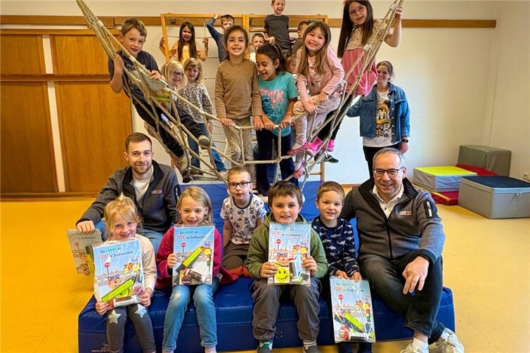 Die Freude über die Sicherheitssets war bei den Vorschulkindern groß.