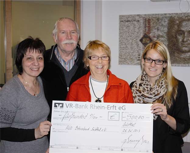 Die Freude über die Spende war groß: Anne Zimmer, Hermann Leuning, Maria Gleißner und Cathrin Coltro (v.l.).privat