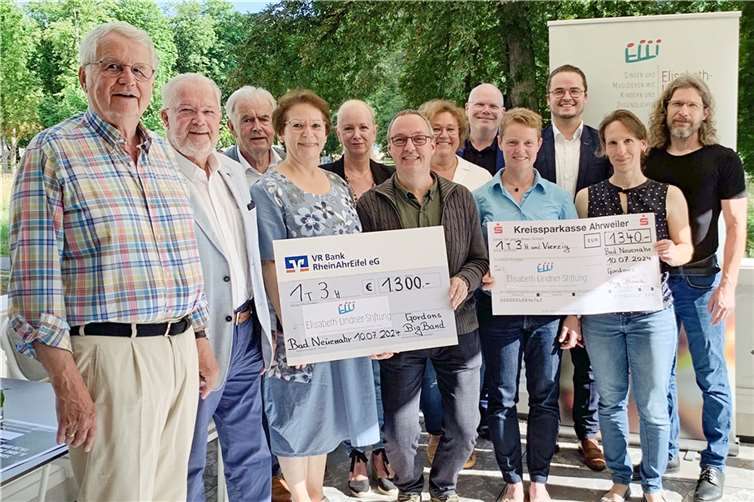 Die Freude über die Spende war riesig.  Foto: Norbert Schmitt
