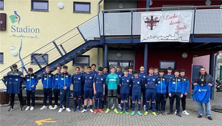 Die Freude über die neuen Trikots war groß. Foto: privat