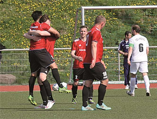 Die Freude war groß, als das Spiel zu Ende war und der Vfl Rheinbach als Sieger nach Hause gehen konnte. Privat