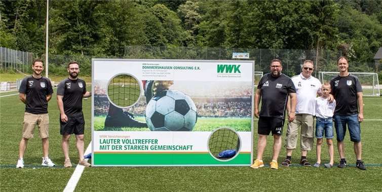 Die Freude war groß über die neue Torwand. Foto: privat