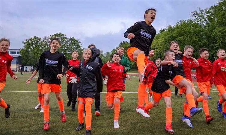 Die Freude war groß.Foto: Tobias Jenatschek