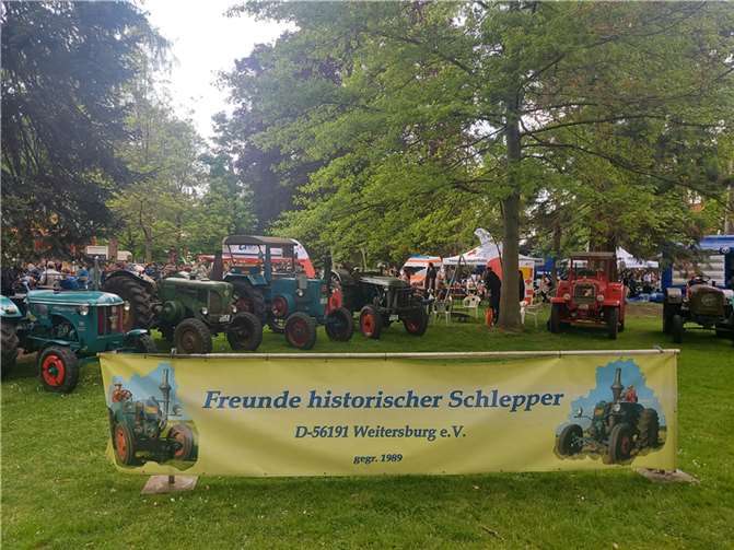 Die Freunde Historischer Schlepper Weitersburg präsentierten sich auf dem Bauern- und Gartenmarkt.  Foto: privat