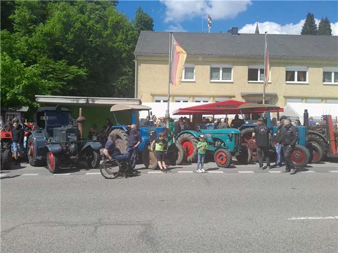 Die Freunde Historischer Schlepper Weitersburg waren wieder mit einigen Traktoren dabei. Foto: privat