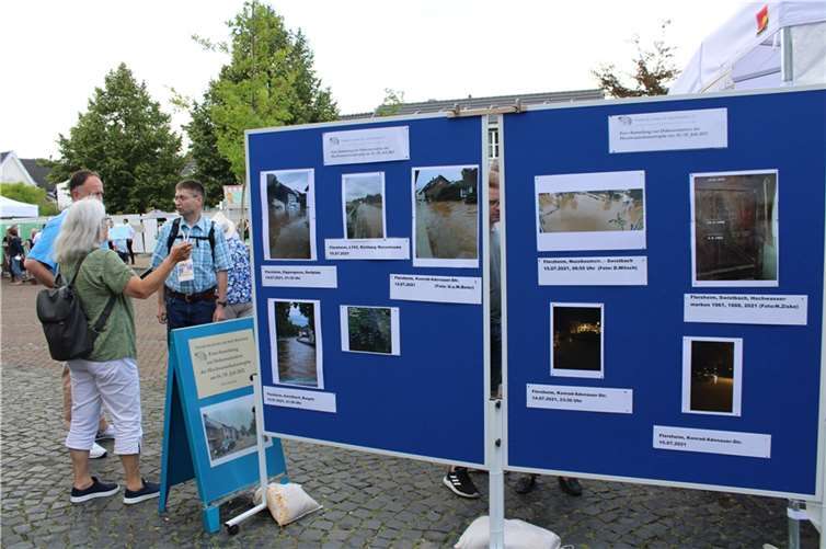 Die „Freunde des Archivs der Stadt Rheinbach“ zeigten eine Fotoausstellung zur Unwetterkatastrophe vom 14. Juli 2021.