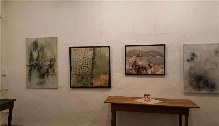 Die Freundinnen beeinflussen sich gegenseitig bei ihren Arbeiten. Privat