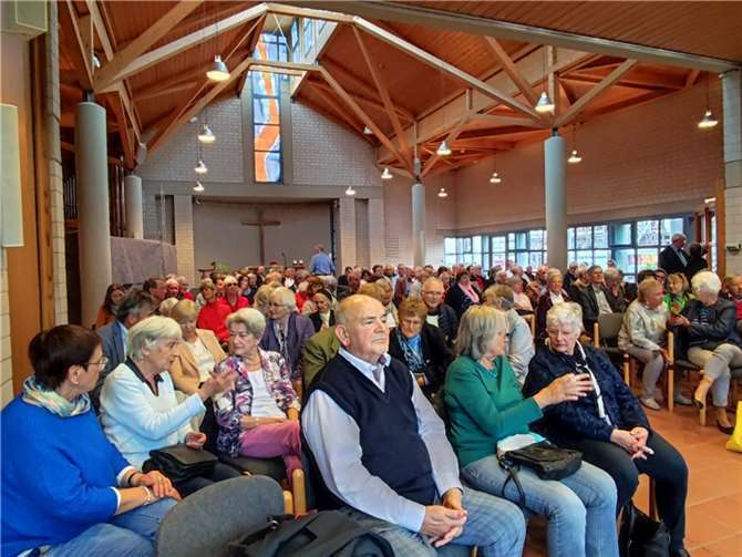 Die Friedenskirche der Ev. Kirchengemeinde Meckenheim war bis auf den letzten Platz gefüllt.