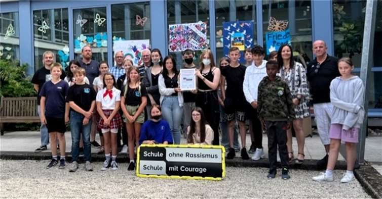 Die Friedrich-von-Bodelschwingh-Schule wurde zur „Schule ohne Rassismus - Schule mit Courage“ zertifiziert. Quelle: VG Puderbach