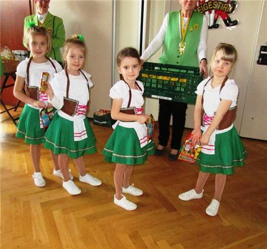 Die Fritzdorfer Kinder freuten sich über die Gummibärchen.