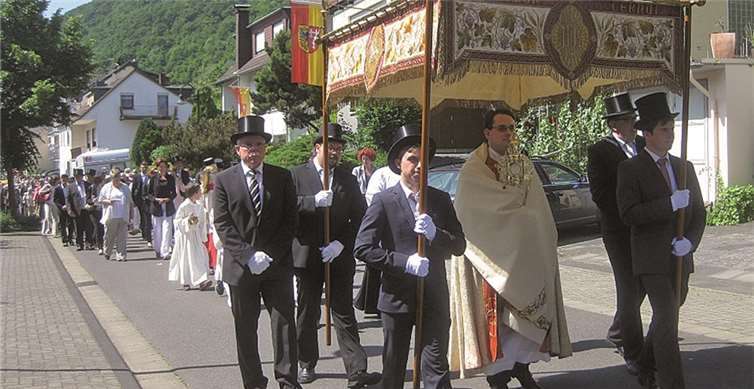 Die Fronleichnamsprozession in der Wingertstraße.privat
