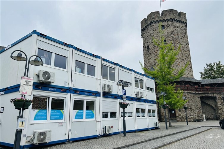 Die Führerscheinstelle befindet sich aktuell im ersten Obergeschoss der Containeranlage auf dem Salhofplatz. 