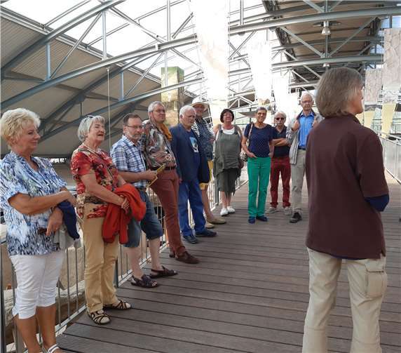 Die Führung durch den römischen Tuffsteinbruch eröffnete den Besuchern eine neue Welt. Fotos: HVV