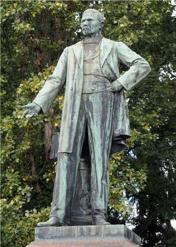 Die Führung informiert über das Leben von Friedrich Wilhelm Raiffeisen. privat