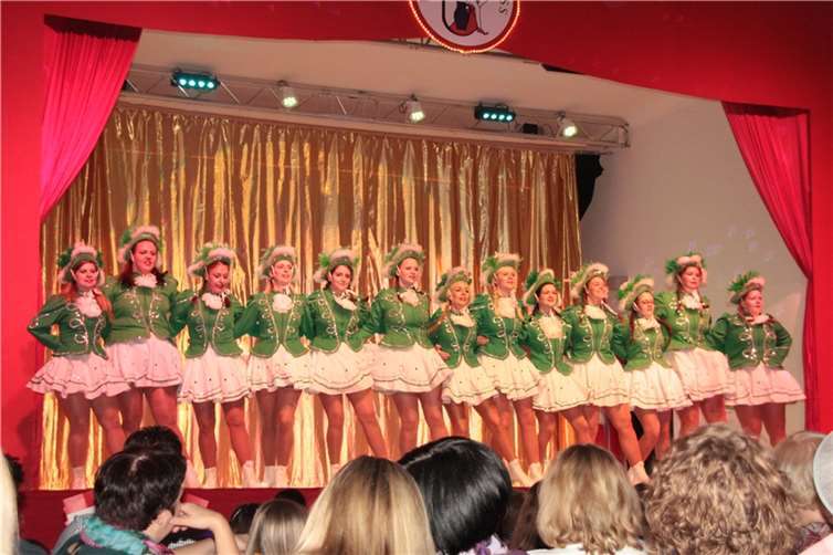 Die Funken der Fidelen Frauen aus Vallendar tanzten auf der Bühne.