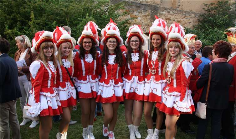 Die Funken des KVN beim Sektempfang im Klosterhof!Foto: Sebastian Kogge