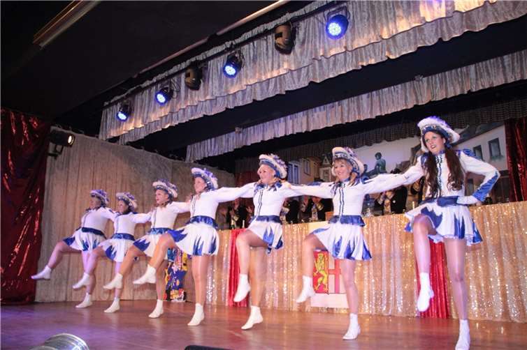 Ðie Funken von Ewig Jung präsentierten ihren neuen Tanz.