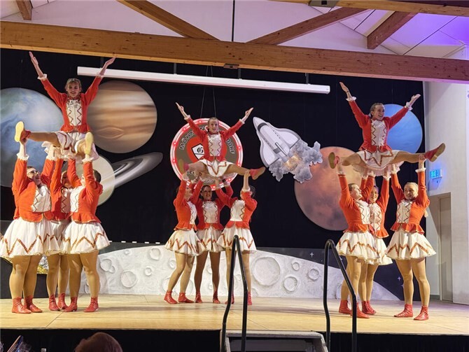 Die Funkengarde der Möhnen begeisterte das Publikum.  Foto: Kirstin Thurat