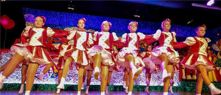 Die Funkengarde war eine der Tanzgruppen, die von der Narrenschar bewundert werden konnte.