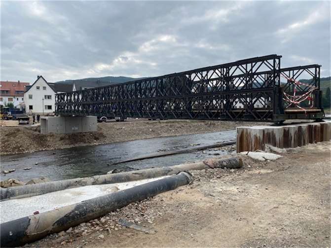 Die Fußgängerbrücke am Ahrtor. Foto: ADD