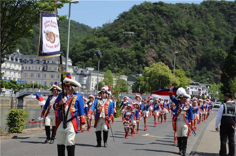 Die Fußgruppe der Schloss-Garde Mons Tabor beim Rheinland-Pfalz-Tag in Bad Ems.  Fotos: WAMFO.DE