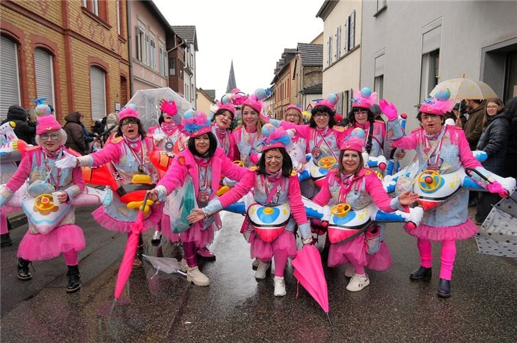 Die Fußgruppe von Obermöhn Heike (Stüber) setzte deren Motto Reisen von Kopf bis Fuß um. 
