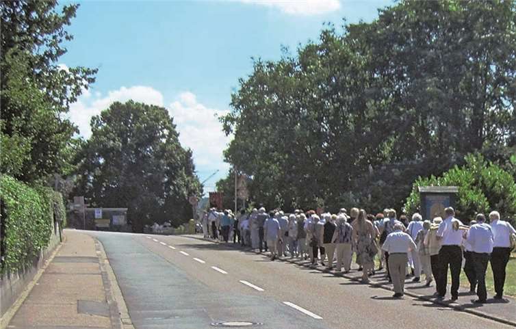 Die Fußpilger auf ihrem Weg nach Bornhofen.privat