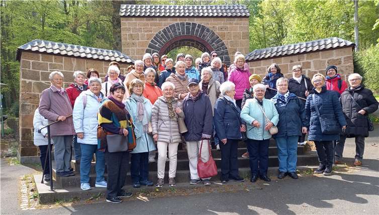 Die Fußpilgerinnen auf dem Weg zum Friedensgebet in Maria Laach.  Foto: U. Steines