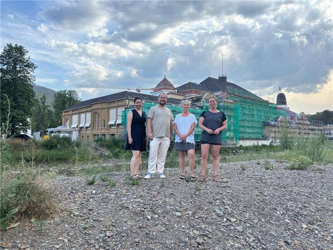 Die GRÜNE Stadtratsfraktion am geplanten nördlichen Standort der neuen Casinobrücke, v.l.n.r.: Sarah Rößel, Christoph Scheuer, Birgit Stupp, Kristina Schmidt.  Foto: BÜNDNIS 90/DIE GRÜNEN
