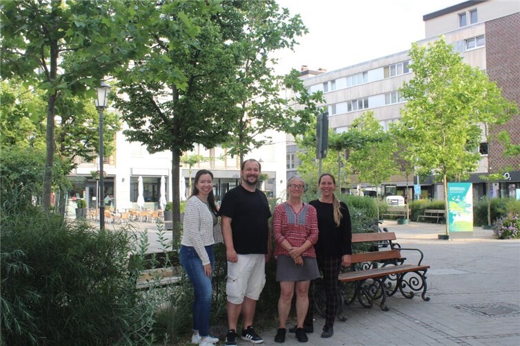 Giftige Baumart in sensibler Lage untragbar  Die GRÜNE Stadtratsfraktion (v.l.): Sarah Rößel, Christoph Scheuer, Birgit Stupp, Kristina Schmidt. Foto: privat