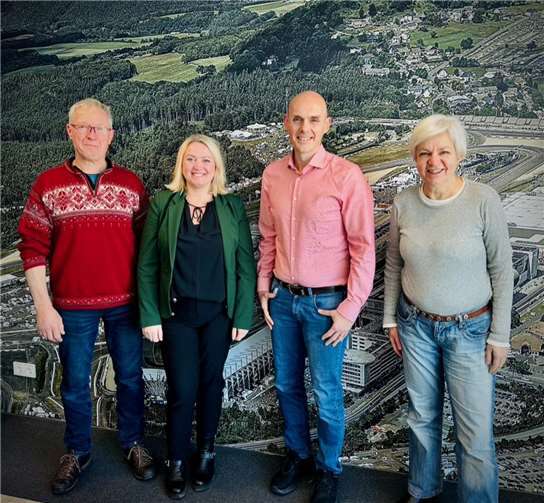 Die GRÜNEN auf dem Nürburgring Verena Örenbas und Christian Stephani in der Mitte, links Rainer Schlich, rechts Claudia Schmitz. Foto: Nürburgring