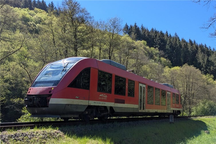 Die GRÜNEN fordern, dass das Land allen Schüler*innen mit Wohnsitz in Rheinland-Pfalz das Deutschlandticket auch in den Ferien zur Verfügung stellt.
