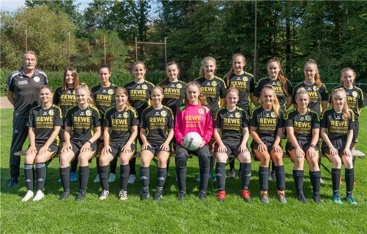 Die GSG-Damen mit ihrem Trainer. Foto: Andreas Thun