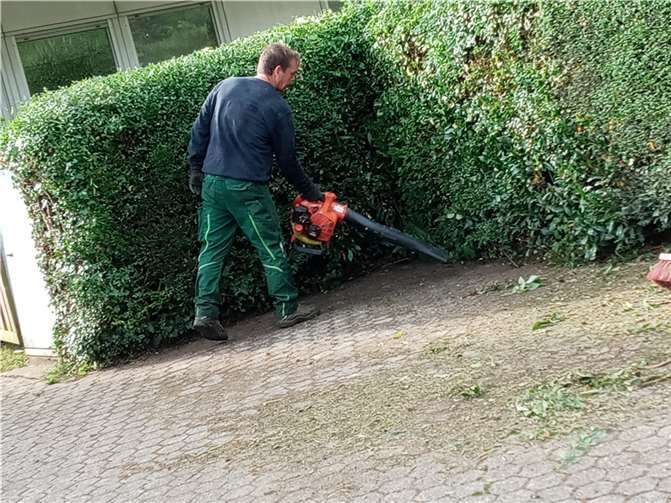 Lebenshilfe-Aktion hilft im Ahrtal Die Gärten unbewohnter Wohnanlagen wurden ehrenamtlich gepflegt.