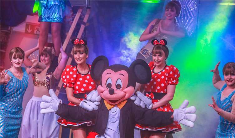 Selbstgemachtes überzeugt! Die Gäste aus Naunheim entführten die Zuschauer in die Märchenwelt von Disney.Fotos: Roland Schäfges – www.myfoto24.eu