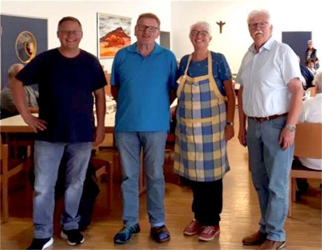 Angebot für Seniorinnen, Senioren und mehr Die Gäste aus Weißenthurm waren von der guten Qualität des Essens sehr angetan und fanden, dass es eine gute Idee ist, sodass man in Weißenthurm den älteren Mitbürgerinnen und Mitbürgern ein solches Angebot auch anbieten möchten. Quelle: Stadt Weißenthurm