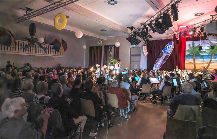 Die Gäste bedankten sich mit tosendem Beifall und Standing Ovation! Foto: Klaus W. Schmidt