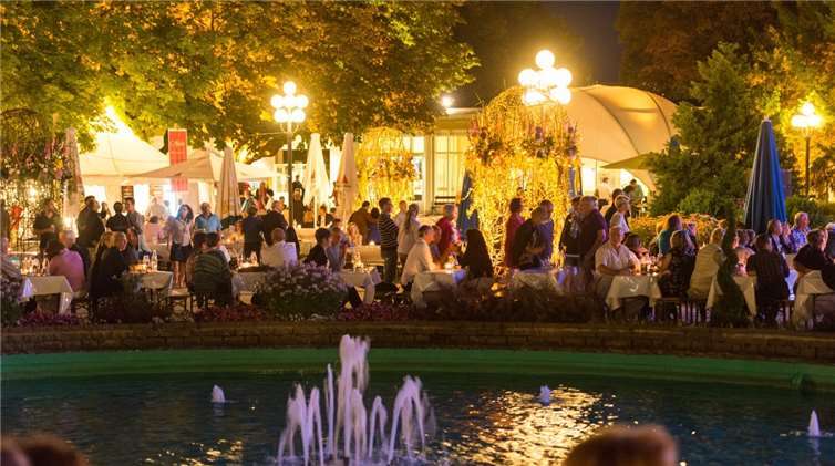 Die Gäste der Party werden durch Top-Gastronome kulinarisch verwöhnt. privat