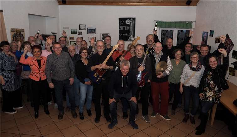 Die Gäste erinnerten sich bei den live gespielten Hits aus den 70ern an ihre Jugendzeit.  Fotos: Frank Will, Harald Stoffels, Rock and Roll Elferrat.