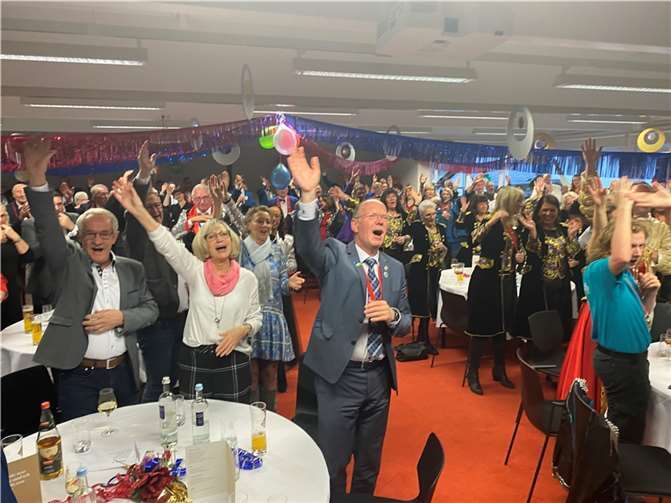 Die Gäste folgten enthusiatisch dem hervorragenden Programm des Empfangs. Fotos: MIH